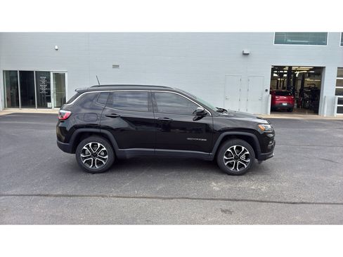 Used 2022 Jeep Compass Limited w/ Sun and Sound Group AWD/4WD image 8