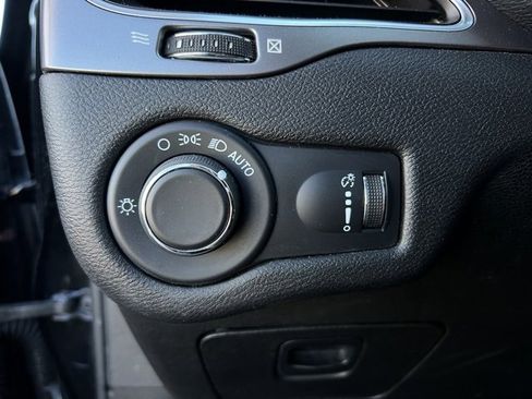 Used 2021 Jeep Cherokee Latitude image 18