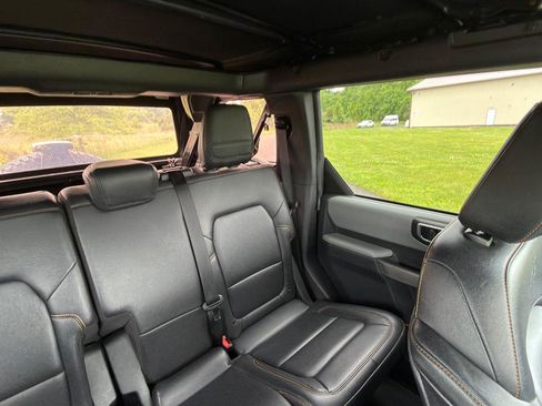 Used 2023 Ford Bronco Badlands w/ Sasquatch Package AWD/4WD image 14