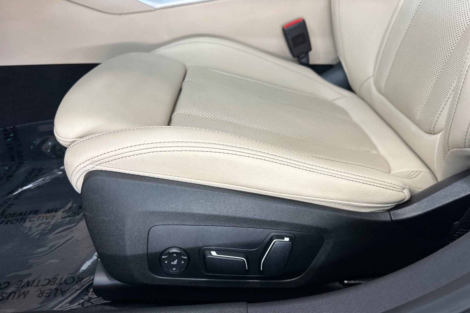 Certified 2025 BMW 330i Sedan RWD image 14