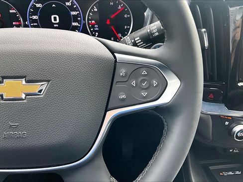 Used 2023 Chevrolet Traverse High Country FWD image 21