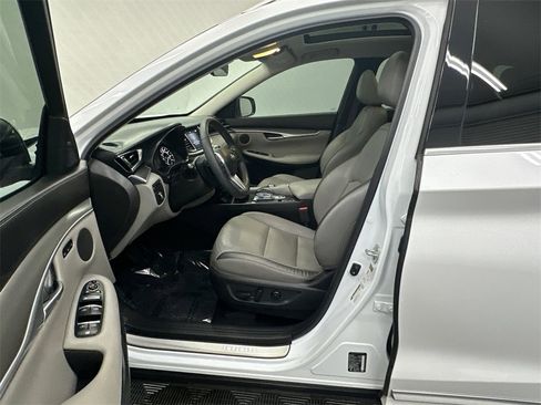 Used 2023 INFINITI QX50 Luxe w/ Accent Package image 9