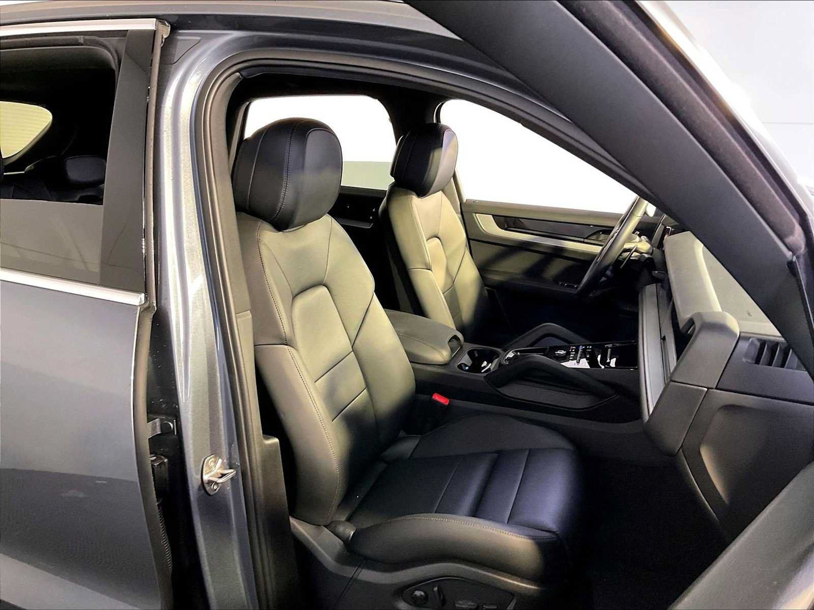 Certified 2026 Porsche Cayenne AWD/4WD image 18