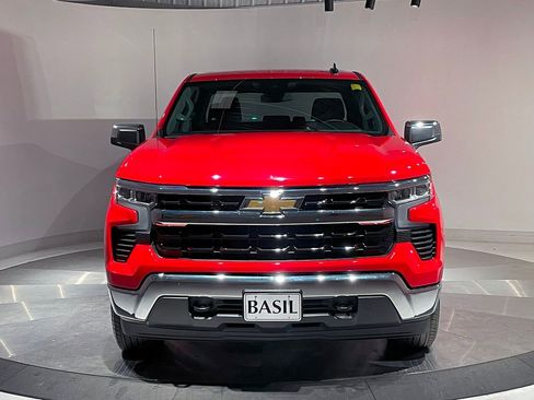 Used 2024 Chevrolet Silverado 1500 LT image 9