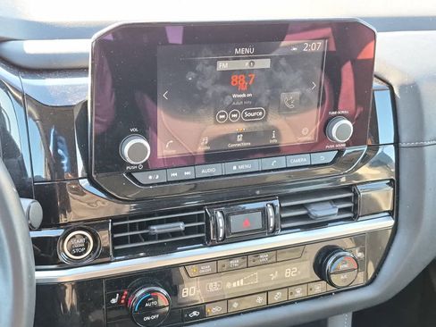 Used 2024 Nissan Pathfinder SV image 15