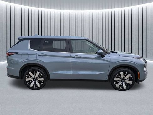 New 2026 Mitsubishi Outlander SE FWD image 3