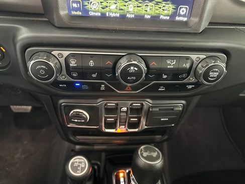 Used 2023 Jeep Wrangler Unlimited w/ Sun & Screen Package image 23