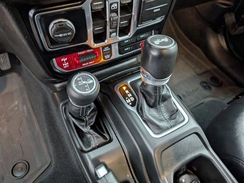 Used 2024 Jeep Wrangler Unlimited Rubicon image 17