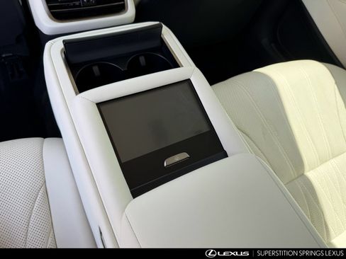 Used 2023 Lexus LS 500h AWD w/ Luxury Package image 29