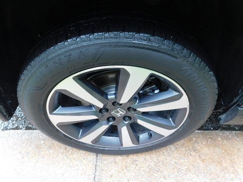 Certified 2023 Honda Pilot Touring image 9