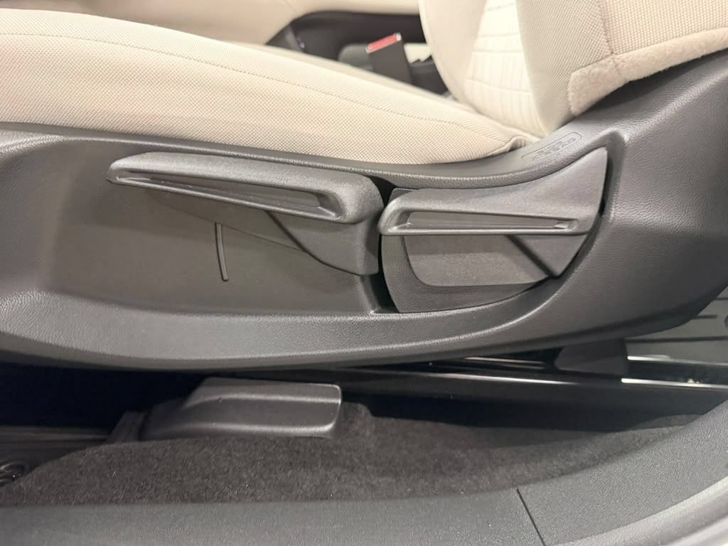Certified 2025 Honda HR-V LX image 29
