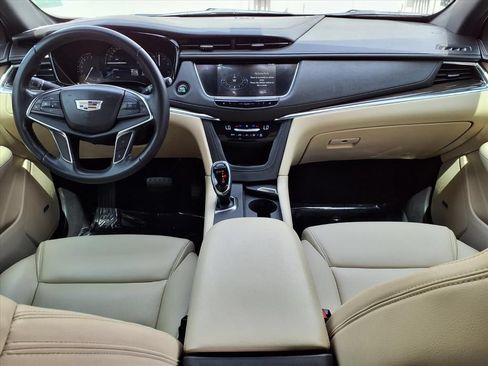 Used 2018 Cadillac XT5 FWD image 11