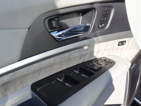 Used 2020 Acura RLX Sport Hybrid w/ Advance Pkg image 23