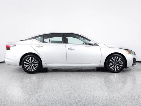 Used 2023 Nissan Altima 2.5 SV FWD image 10