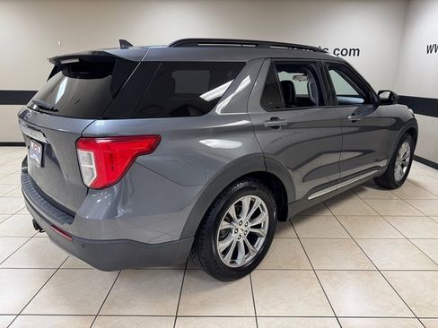 Used 2021 Ford Explorer XLT w/ Equipment Group 202A image 6