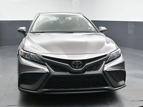 Used 2023 Toyota Camry SE FWD image 3