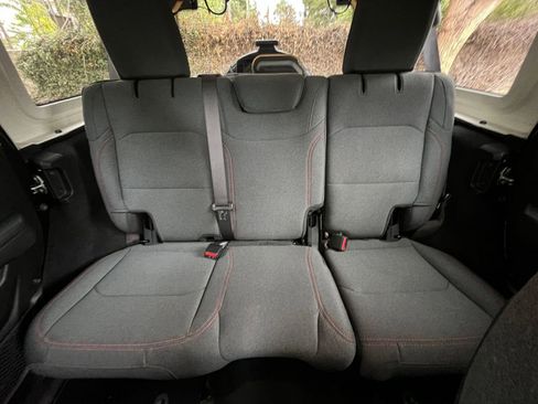 Used 2025 Jeep Wrangler Unlimited Rubicon image 37