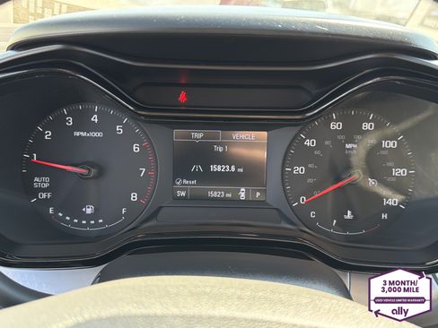 Used 2025 Chevrolet Trax LS w/ LS Convenience Package FWD image 20