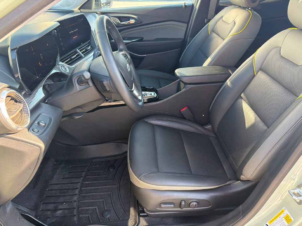 Used 2025 Chevrolet Trax ACTIV w/ Sunroof Package FWD image 9