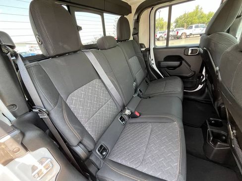 Used 2026 Jeep Gladiator Mojave AWD/4WD image 18