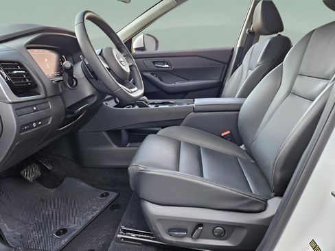 Used 2024 Nissan Rogue SL w/ SL Premium Package image 17