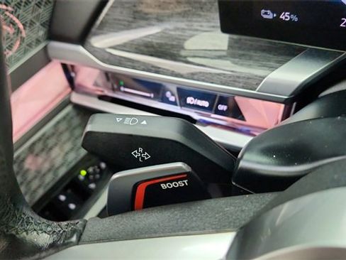 Used 2023 BMW i7 xDrive60 image 42