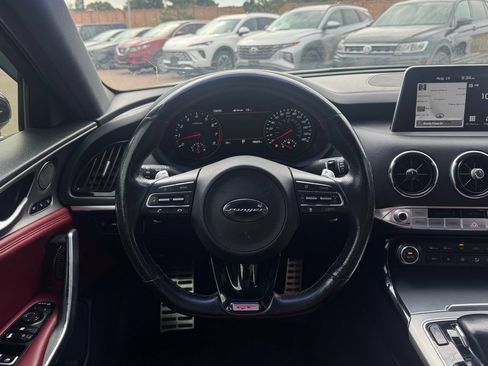 Used 2018 Kia Stinger GT2 AWD/4WD image 11