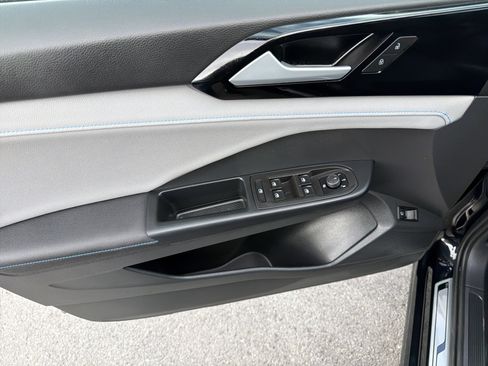 Used 2024 Volkswagen Taos SE image 15