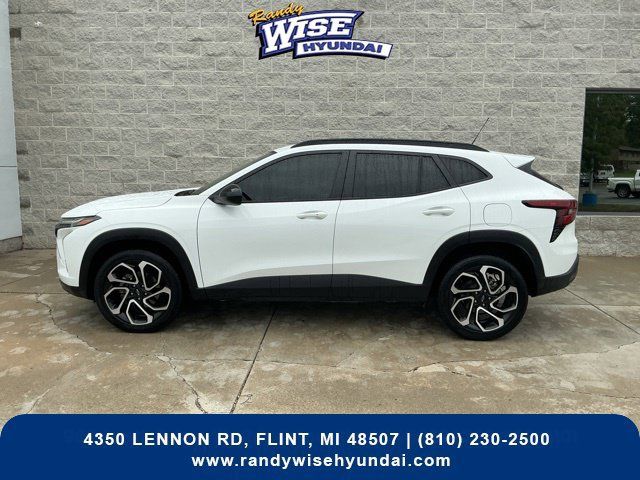 Used 2024 Chevrolet Trax RS FWD image 8