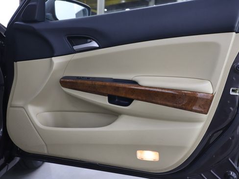 Used 2011 Honda Accord EX image 9