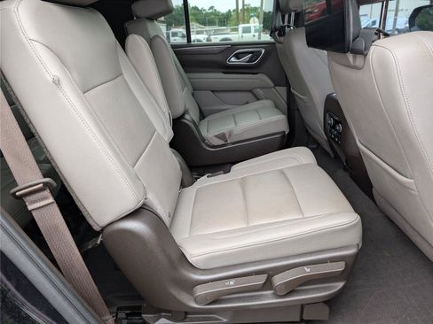 Used 2021 Chevrolet Tahoe Z71 w/ Z71 Off-Road Package AWD/4WD image 38