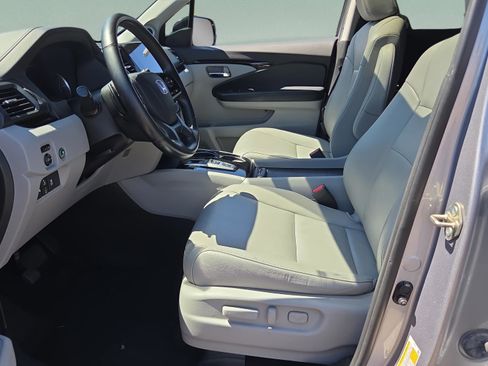 Certified 2020 Honda Pilot Touring image 9