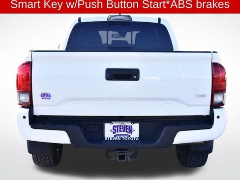 Used 2018 Toyota Tacoma TRD Sport image 8