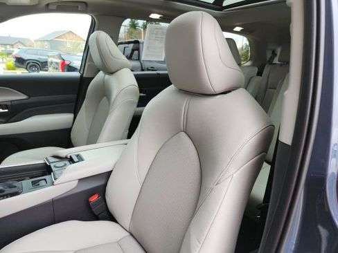 Certified 2026 Toyota Grand Highlander XLE image 17