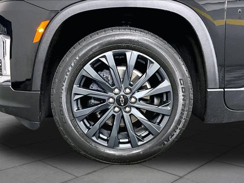 Used 2023 Chevrolet Traverse RS FWD image 11