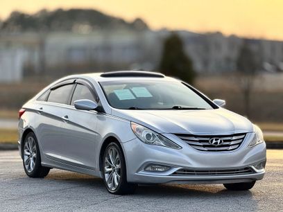 Used 2013 Hyundai Sonata SE w/ Navigation & Sunroof Pkg