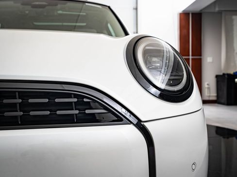 Certified 2025 MINI Cooper 2-Door Hardtop image 13