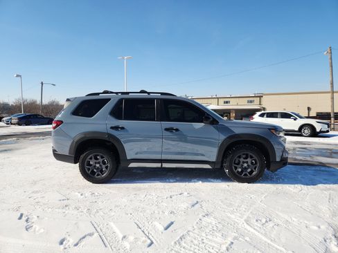 Used 2023 Honda Pilot TrailSport image 7