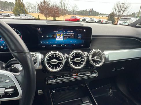 Used 2021 Mercedes-Benz GLB 250 GLB 250 image 30