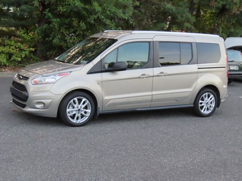 Used 2014 Ford Transit Connect XLT image 2