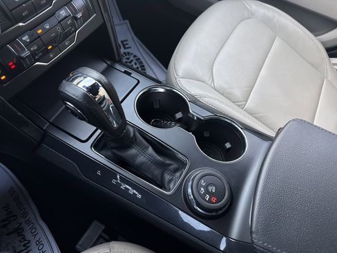Used 2018 Ford Explorer XLT w/ Equipment Group 202A image 26