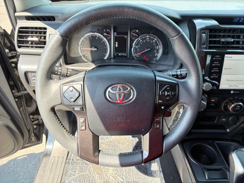 Used 2020 Toyota 4Runner TRD Off-Road AWD/4WD image 12