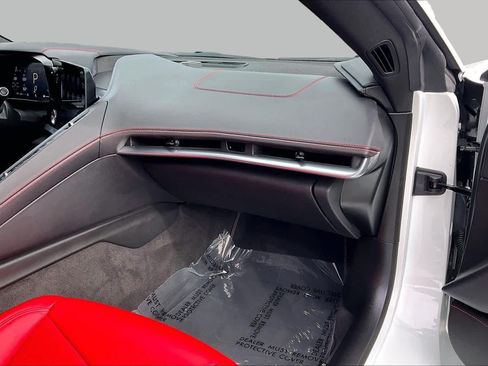 Used 2022 Chevrolet Corvette Stingray Coupe w/ Z51 Performance Package RWD image 17