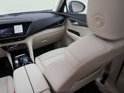 Used 2023 Buick Envision Avenir FWD image 30