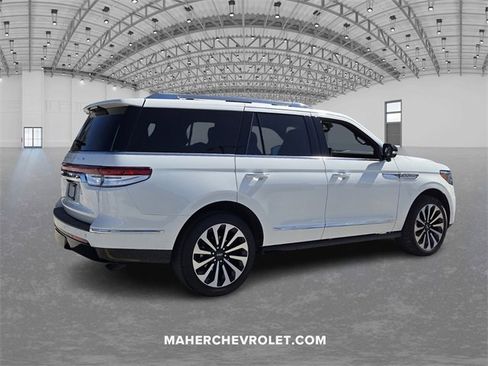 Used 2022 Lincoln Navigator Reserve image 7
