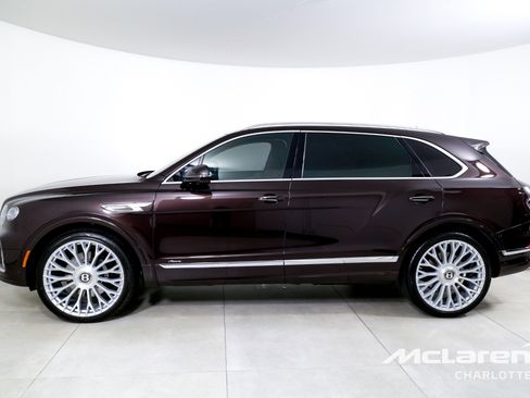 Used 2023 Bentley Bentayga Extended Wheelbase image 5