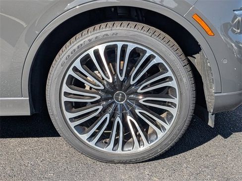 Used 2023 Lincoln Aviator Black Label w/ Dynamic Handling Package image 11