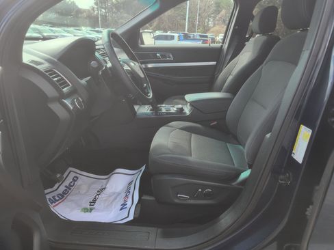 Used 2016 Ford Explorer XLT image 13