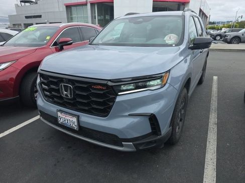 Used 2025 Honda Pilot TrailSport image 1