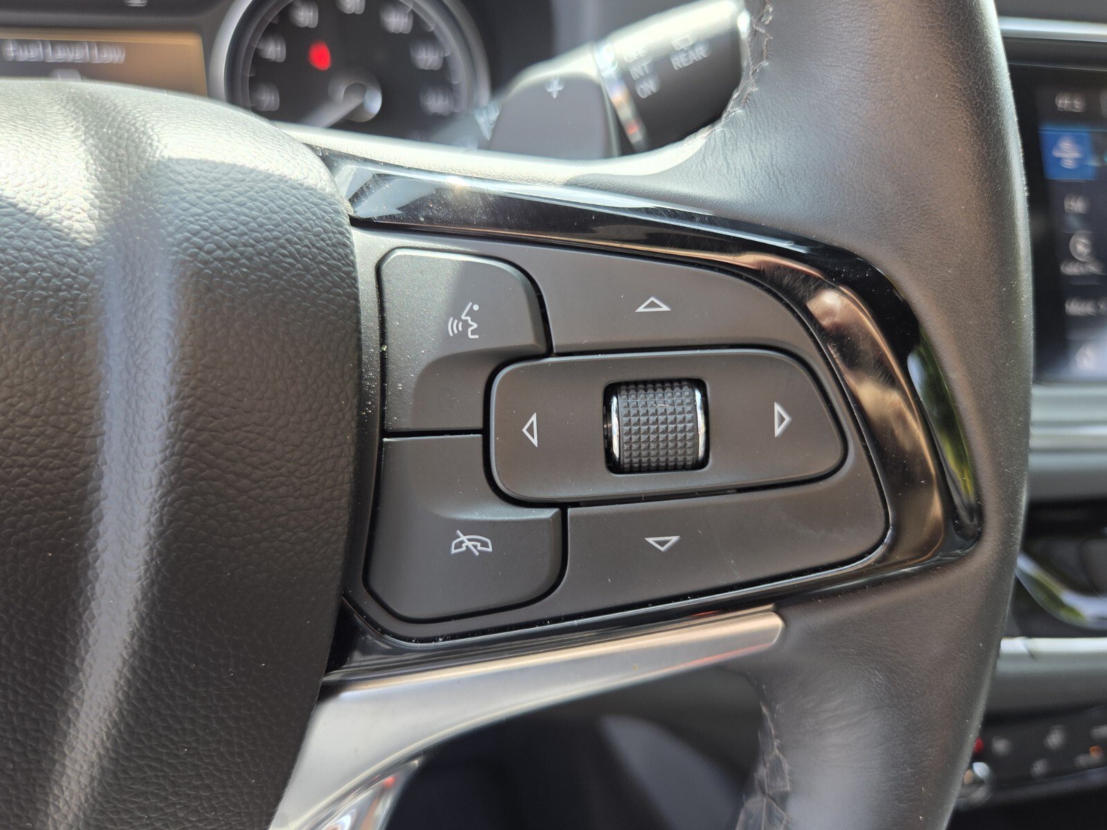 Used 2023 Buick Enclave Essence FWD image 22